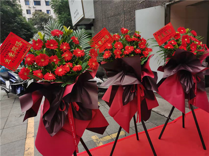 四川中青旅綿陽分社、綿陽市中旅假日旅行社、綿陽自來文化傳播有限公司24H自助售貨服務(wù)盛大開業(yè)