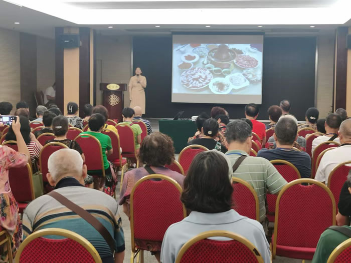 綿陽中旅行假日旅行社舉行胡楊林、南疆專列推薦會(huì)